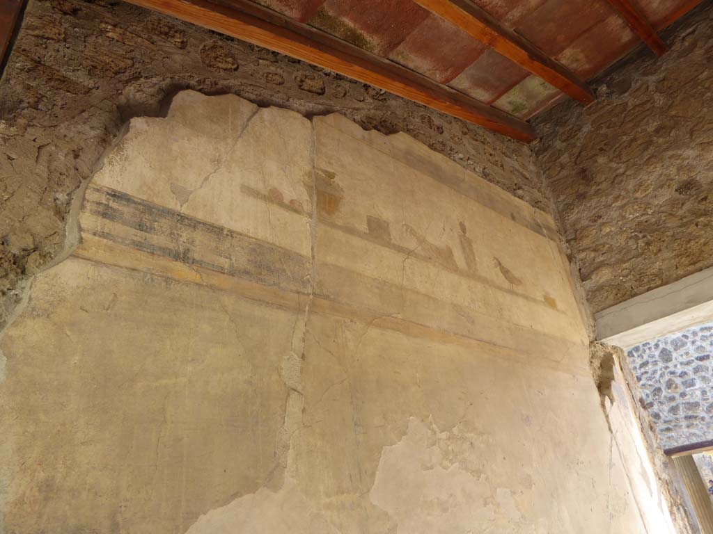 VI.16.7 Pompeii. September 2015. Entrance “A”, looking west along upper south wall with painting of still life.
Foto Annette Haug, ERC Grant 681269 DÉCOR.