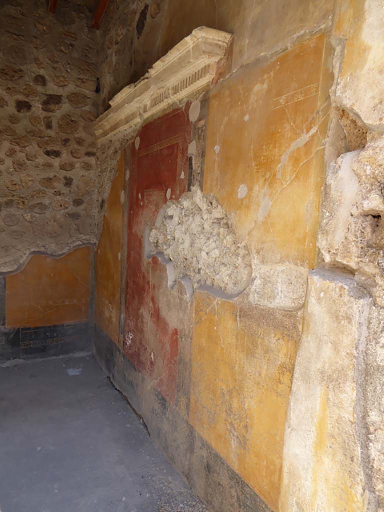 VI.16.7 Pompeii. September 2015. Room C, looking east along south wall from doorway.
Foto Annette Haug, ERC Grant 681269 DÉCOR.
