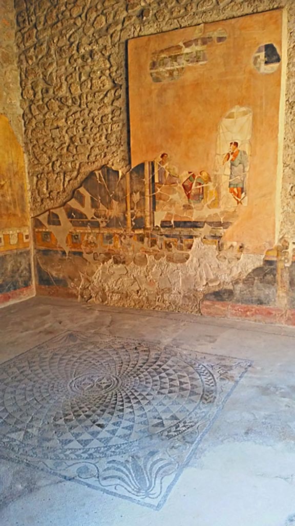 VI.16.7 Pompeii. December 2019.
Exedra G, looking across flooring towards east end of south wall.
Photo courtesy of Giuseppe Ciaramella.