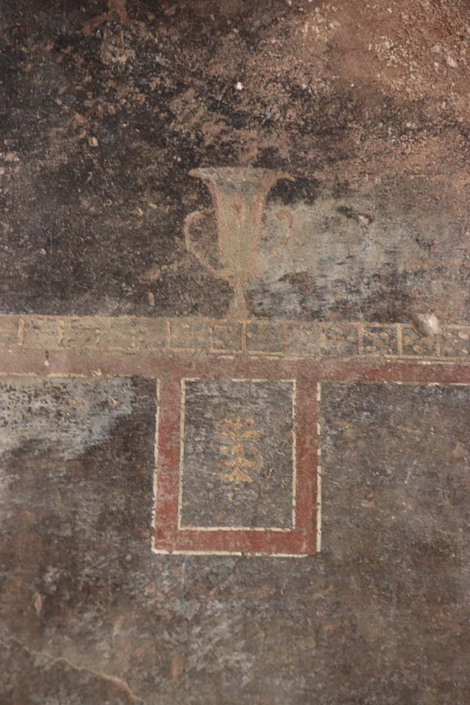 VI.16.7 Pompeii. September 2021.
Peristyle F, detail from east wall of east portico at the southern end left of the lararium.
Photo courtesy of Klaus Heese.