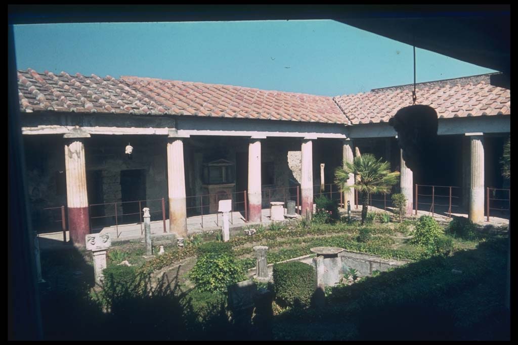 VI.16.7 Pompeii. Peristyle garden F. Looking north-east.
Photographed 1970-79 by Günther Einhorn, picture courtesy of his son Ralf Einhorn.