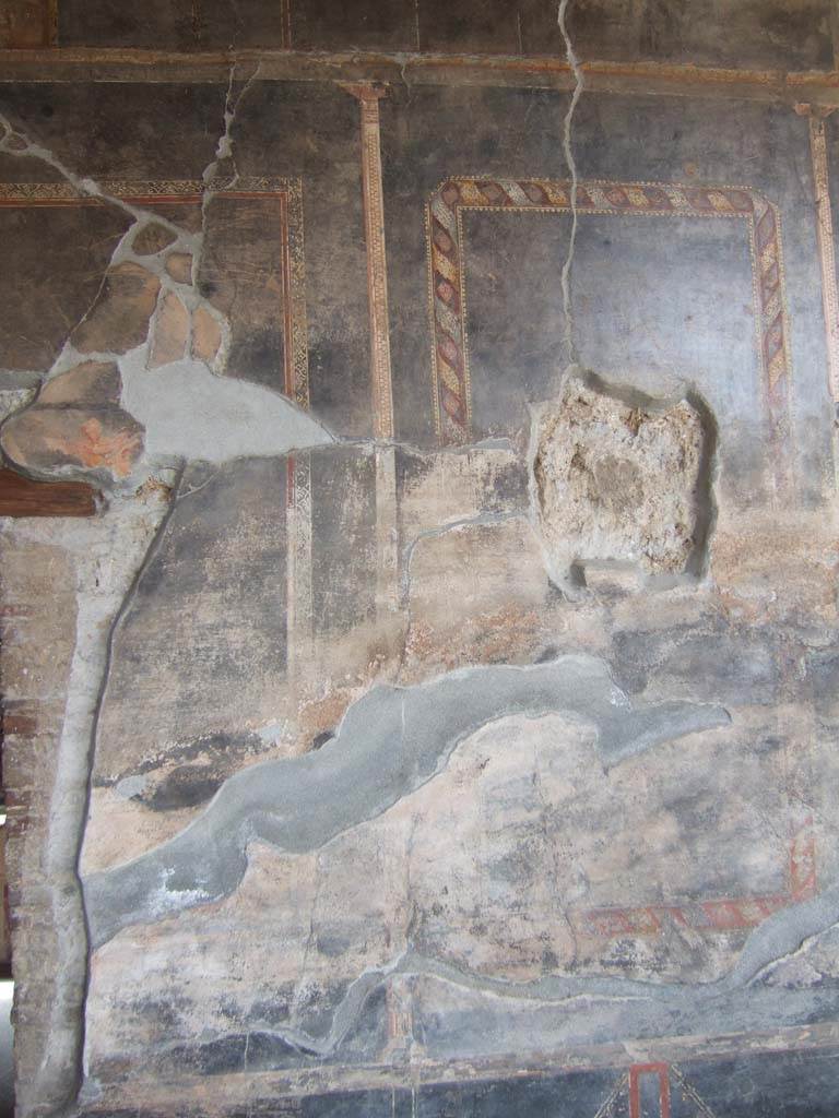 VI.16.7 Pompeii. May 2006. West wall of room F, west portico.