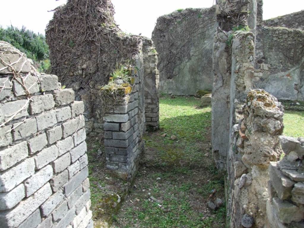VI.16.27 Pompeii. March 2009. Small corridor Q, looking south, to doorways of rooms R, staircase (r ) and S. The walls of all these rooms and the corridor had walls of coarse plaster.