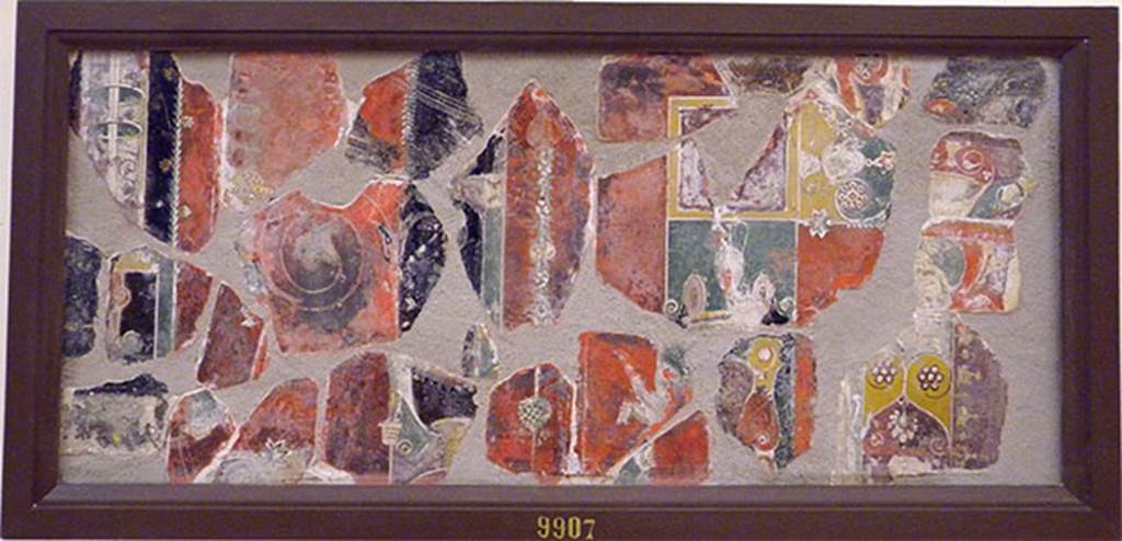VI.17.9-10 Pompeii. Pastiche of fragments of wall painting found 14th August 1778, “from the underground area”.
Now in Naples Archaeological Museum. Inventory number 9907.