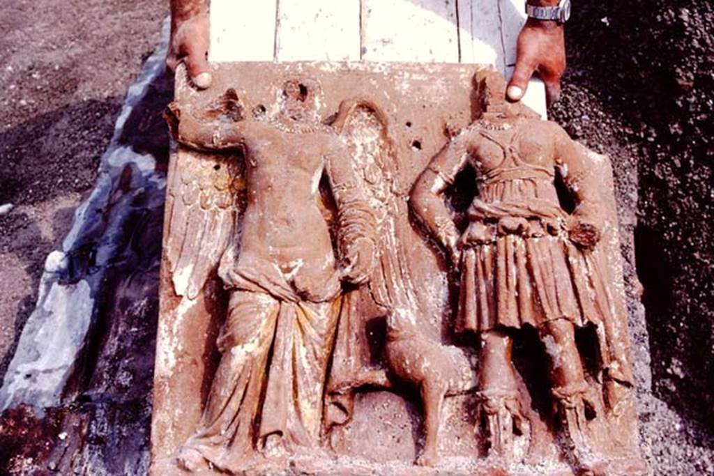 VI.17.42, Pompeii. 1983. Detail of terracotta plaque. Photo by Sally Gladden.
Source: The Wilhelmina and Stanley A. Jashemski archive in the University of Maryland Library, Special Collections (See collection page) and made available under the Creative Commons Attribution-Non Commercial License v.4. See Licence and use details. J80f0588