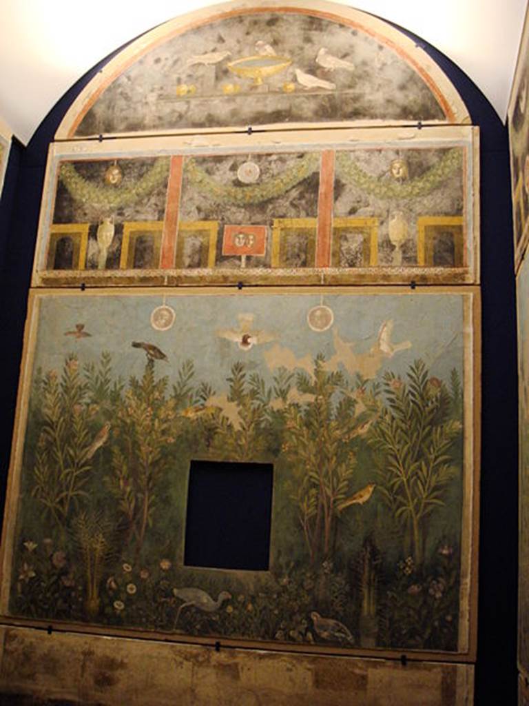 VI.17.42 Pompeii. Oecus 32. Garden fresco from east wall. Inventory number 40691. Photograph courtesy of Stefano Bolognini (Own work) via Wikimedia Commons.