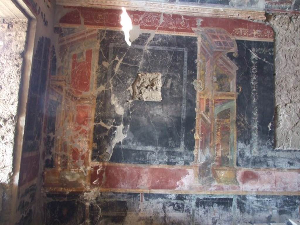 VI.17.42 Pompeii. December 2007. Triclinium 20 overlooking garden. West end of north wall.
Architectural painting.