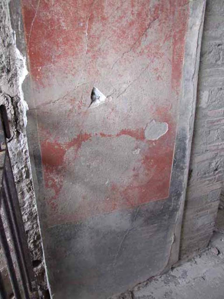 VI.17.42 Pompeii. May 2010. Painted wall plaster on south side of entrance vestibule 1.