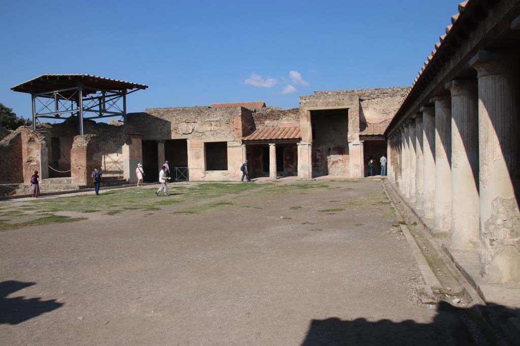 VII.1.8 Pompeii. September 2017. Looking towards north portico across palaestra, along east side, on right.
Photo courtesy of Klaus Heese.