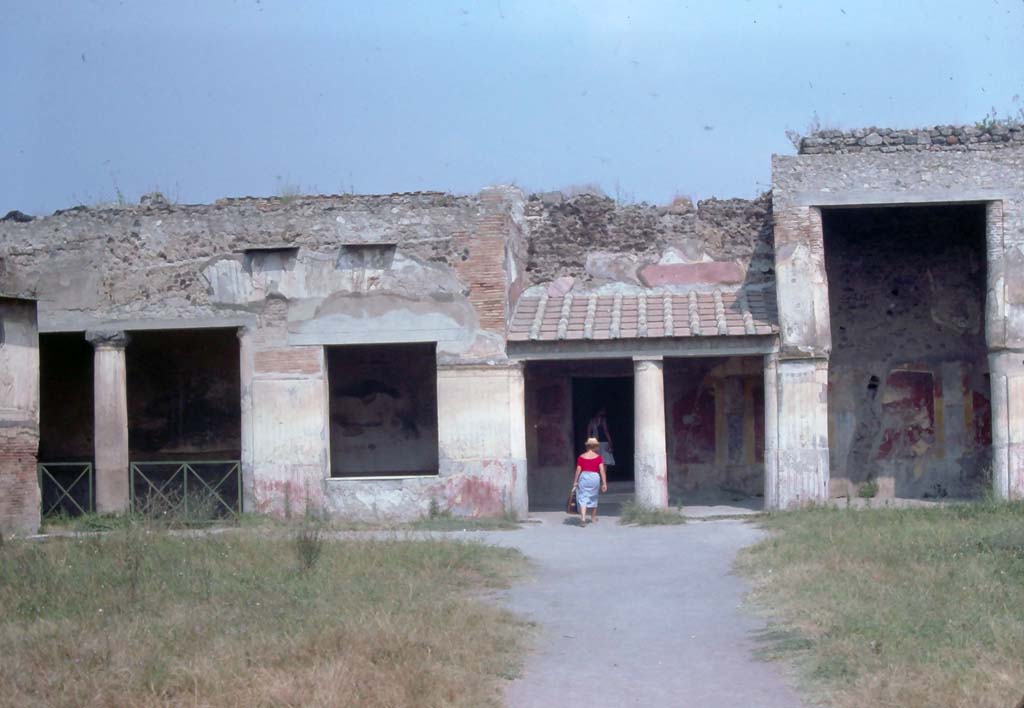 VII.1.8 Pompeii. August 1976. Looking towards north portico B.
Photo courtesy of Rick Bauer, from Dr George Fay’s slides collection.
