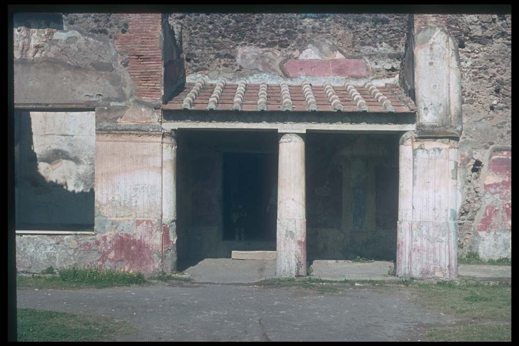 VII.1.8 Pompeii. West end of north portico B.
Photographed 1970-79 by Günther Einhorn, picture courtesy of his son Ralf Einhorn.