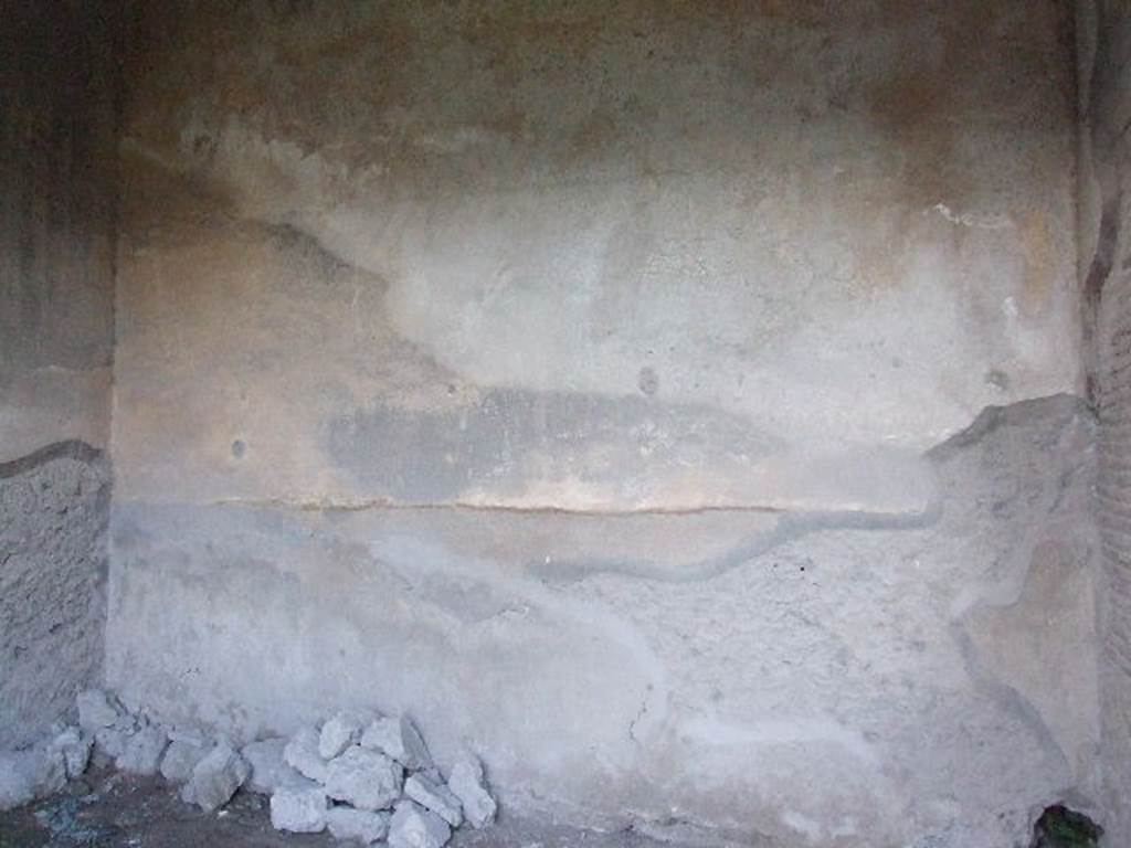 VII.1.8 Pompeii. December 2006. Room R, bowling players’ room, north wall.