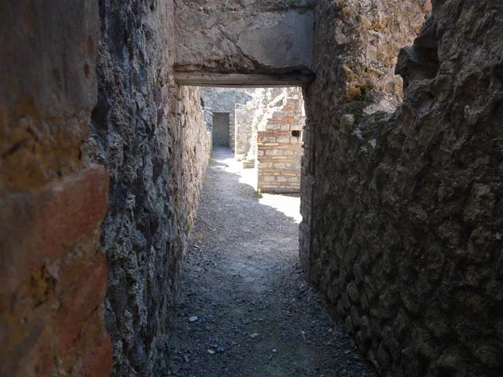 VII.1.8 Pompeii. May 2012. Corridor linking the rear of shops VII.1.52 to VII.1.58.
Photo courtesy of Buzz Ferebee.