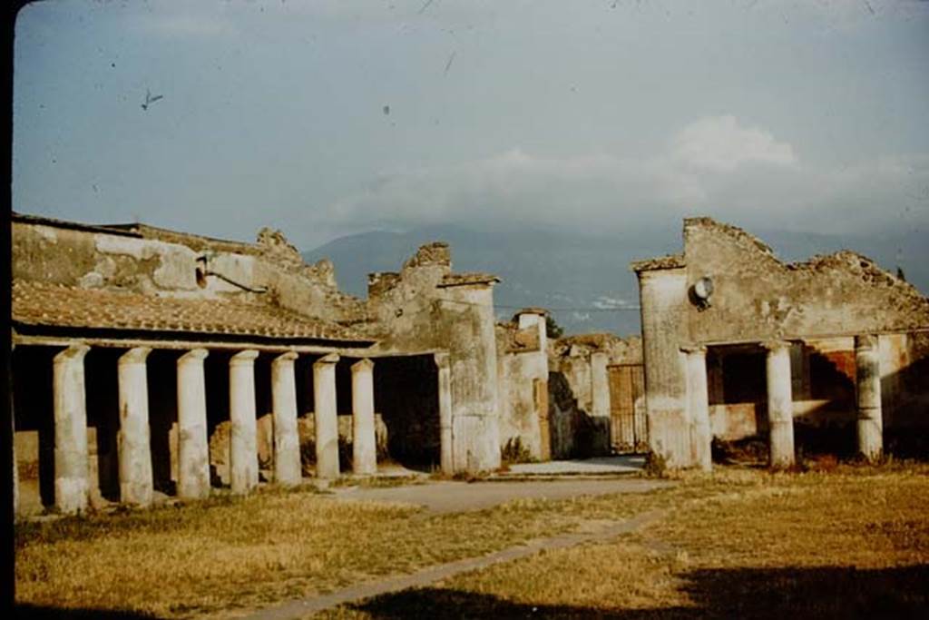 VII.1.8 Pompeii. 1957. Looking south across gymnasium area, towards the main entrance doorway. Photo by Stanley A. Jashemski.
Source: The Wilhelmina and Stanley A. Jashemski archive in the University of Maryland Library, Special Collections (See collection page) and made available under the Creative Commons Attribution-Non Commercial License v.4. See Licence and use details.
J57f0117