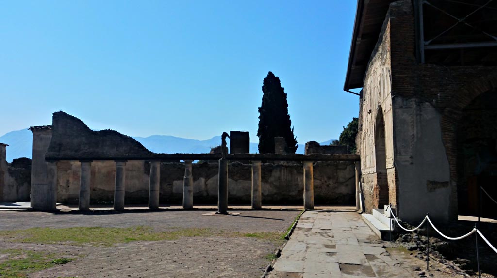 VII.1.8 Pompeii. 2016/2017.
Looking along the west side of gymnasium C towards the south portico. Photo courtesy of Giuseppe Ciaramella.
