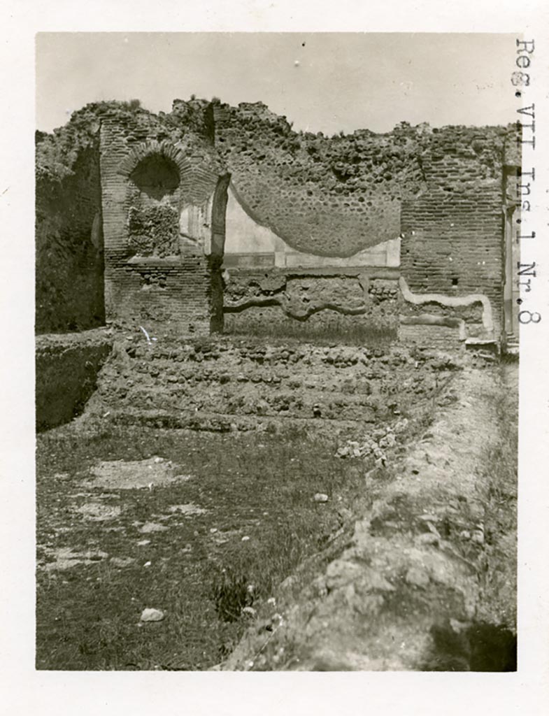 VII.1.8 Pompeii. Pre-1937-39. Looking north across swimming pool D on west side of the gymnasium C.
Photo courtesy of American Academy in Rome, Photographic Archive. Warsher collection no. 1186.