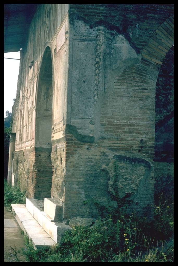 VII.1.8 Pompeii. Entrance to nymphaeum F, with marble steps.
Photographed 1970-79 by Günther Einhorn, picture courtesy of his son Ralf Einhorn.