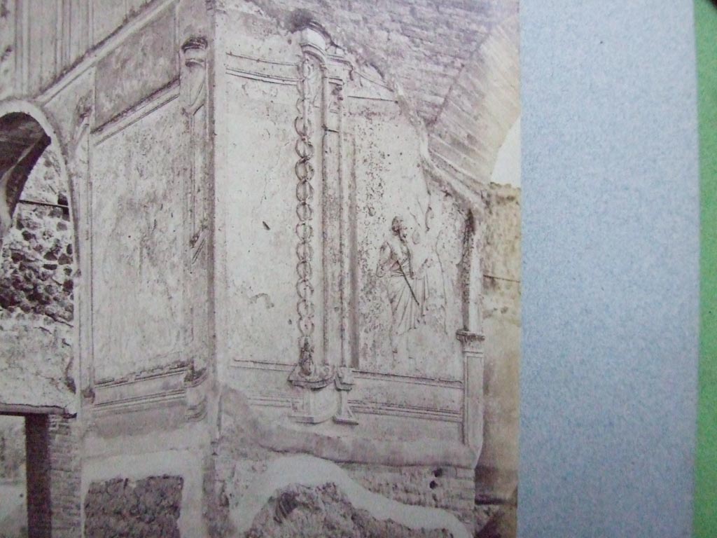 VII.1.8 Pompeii Stabian Baths. Detail of stucco plaster on outside corner of room nymphaeum F.
Old undated photograph courtesy of the Society of Antiquaries, Fox Collection.