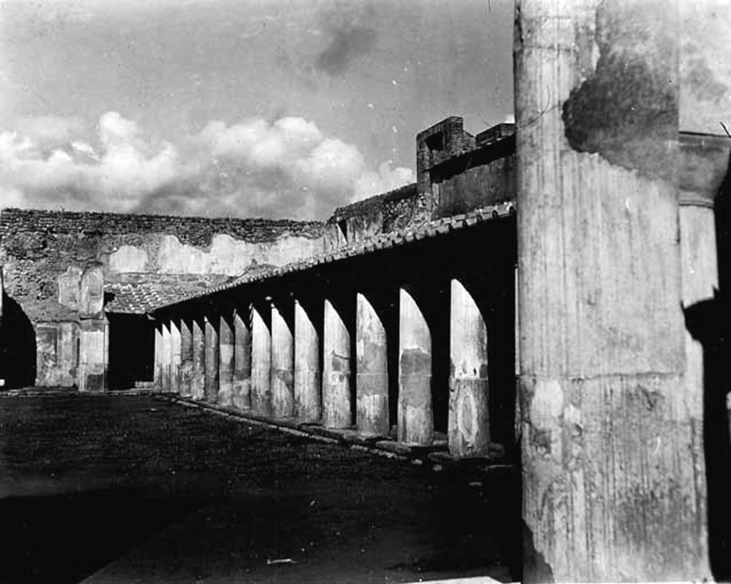 VII.1.8 Pompeii. 1945. East side of portico B looking north from entrance.
Photo courtesy of Rick Bauer.
