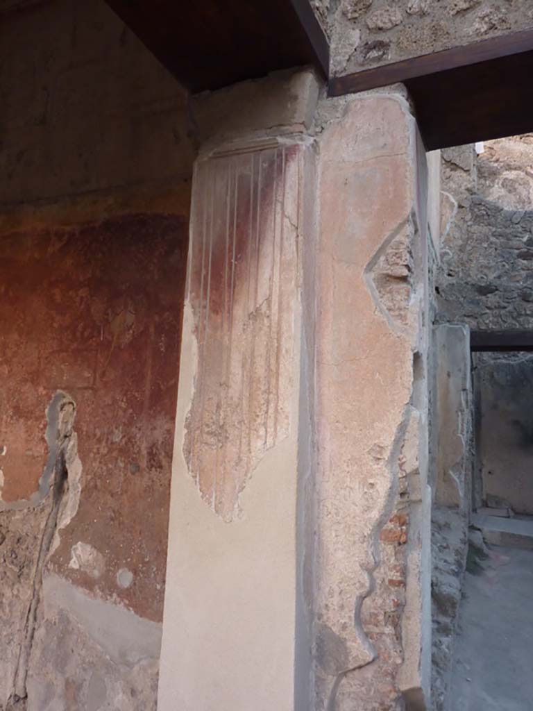VII.1.8 Pompeii. October 2014. East portico B, pilaster at south end of east wall.
Foto Annette Haug, ERC Grant 681269 DÉCOR