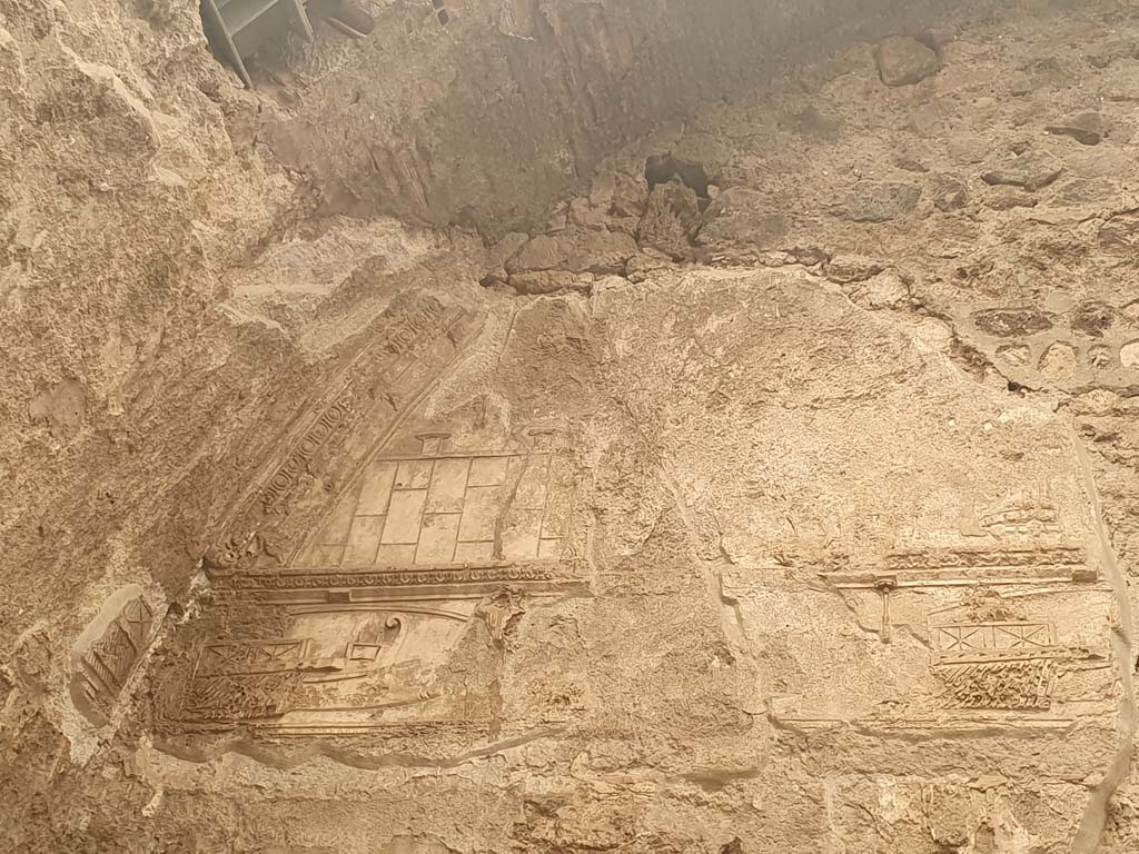 VII.1.8 Pompeii. July 2021. Men’s tepidarium 3, detail of west wall decoration.
Foto Annette Haug, ERC Grant 681269 DÉCOR