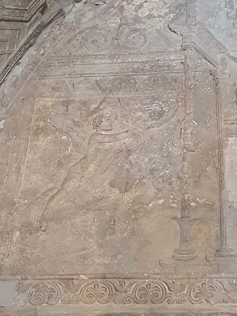 VII.1.8 Pompeii. July 2021.
Detail of stucco from upper west wall in south-west corner in men’s changing room 2.
Foto Annette Haug, ERC Grant 681269 DÉCOR