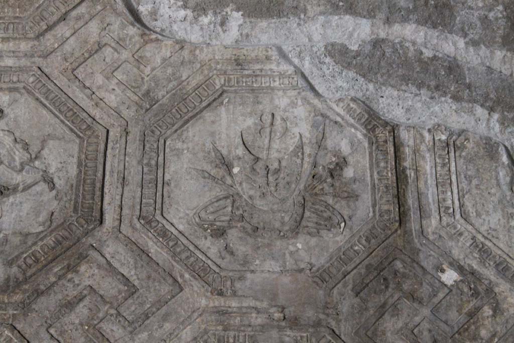 VII.1.8 Pompeii. March 2014. North wall, west end, detail of stucco decoration.
Foto Annette Haug, ERC Grant 681269 DÉCOR