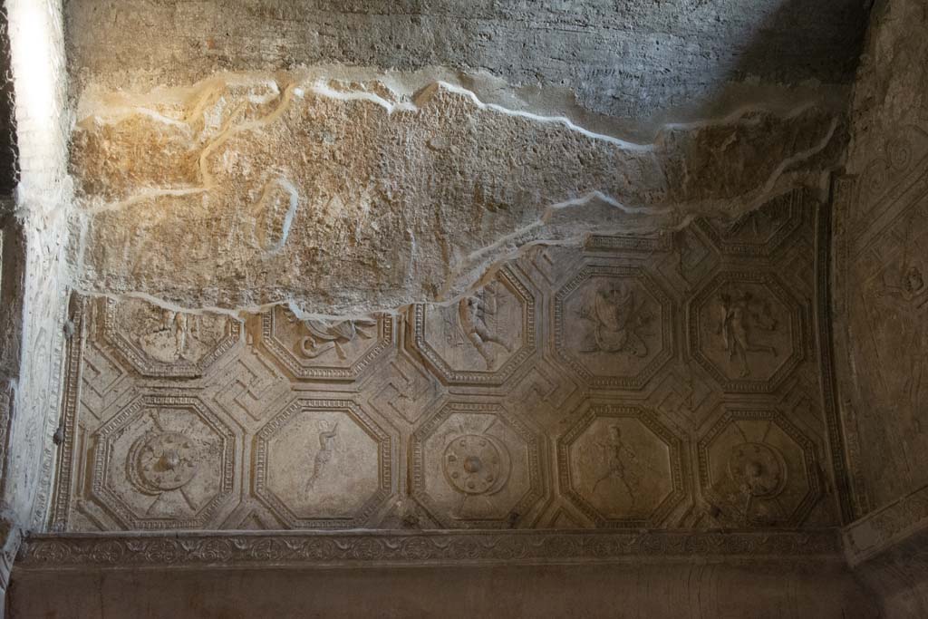 VII.1.8 Pompeii. July 2021. Detail of stucco on south wall at west end.
Foto Annette Haug, ERC Grant 681269 DÉCOR