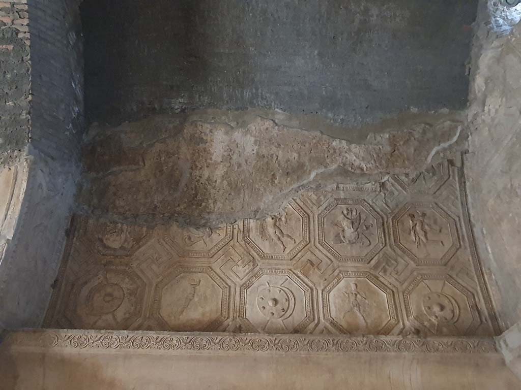 VII.1.8 Pompeii. March 2019. Detail of stucco on south wall at west end.
Foto Annette Haug, ERC Grant 681269 DÉCOR