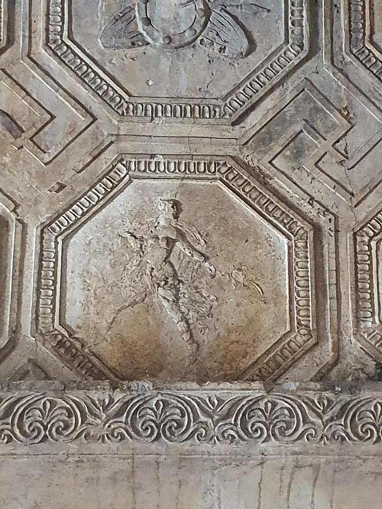 VII.1.8 Pompeii. July 2021. Detail from stucco on south wall at west end.
Foto Annette Haug, ERC Grant 681269 DÉCOR