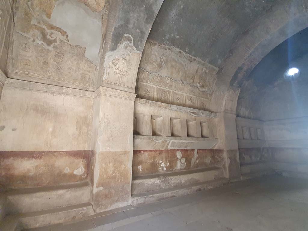 VII.1.8 Pompeii. July 2021. Looking west along south wall, from south-east corner.
Foto Annette Haug, ERC Grant 681269 DÉCOR