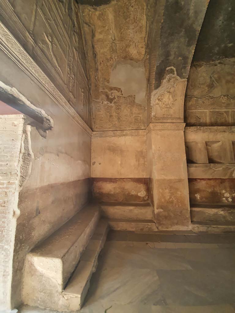 VII.1.8 Pompeii. July 2021. Looking south towards south-east corner of men’s changing room 2.
Foto Annette Haug, ERC Grant 681269 DÉCOR