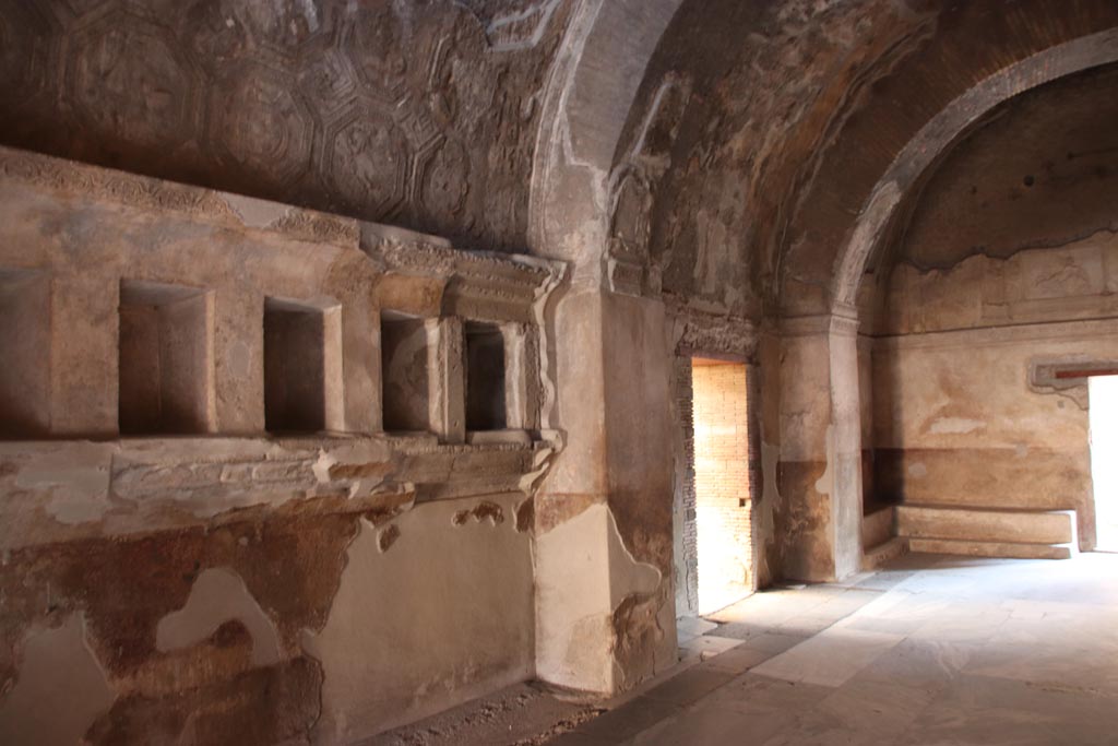 VII.1.8 Pompeii. October 2022.
Looking east along north wall towards north-east corner of changing room. Photo courtesy of Klaus Heese.
