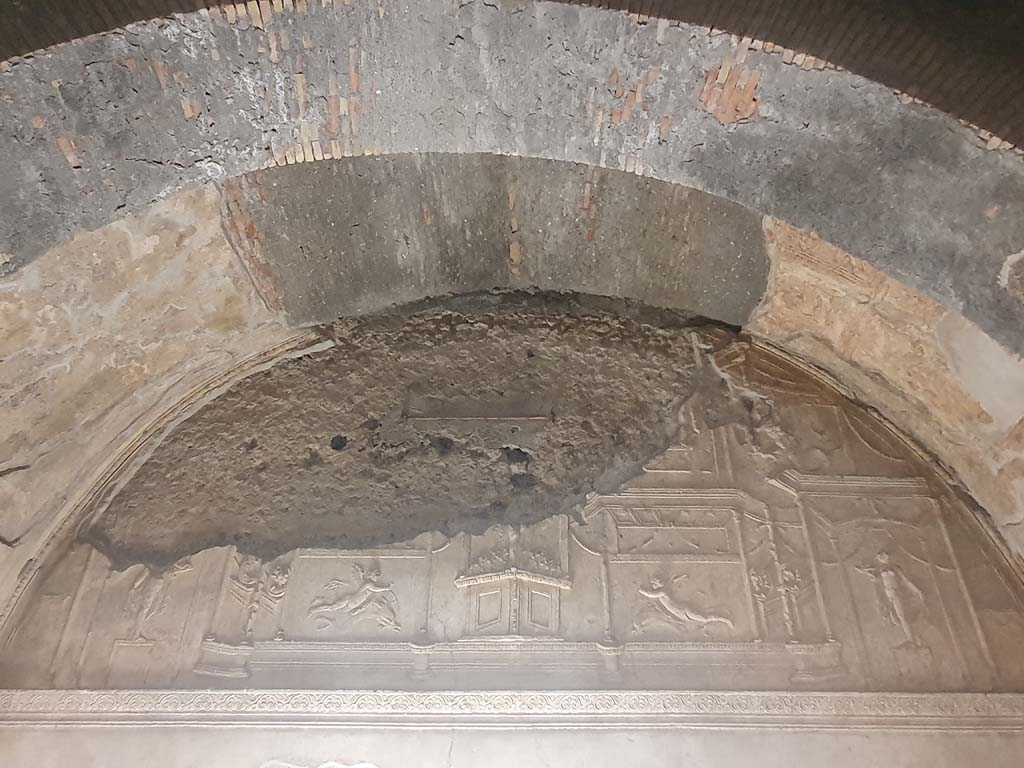 VII.1.8 Pompeii. July 2021. Detail of stucco on upper east wall.
Foto Annette Haug, ERC Grant 681269 DÉCOR