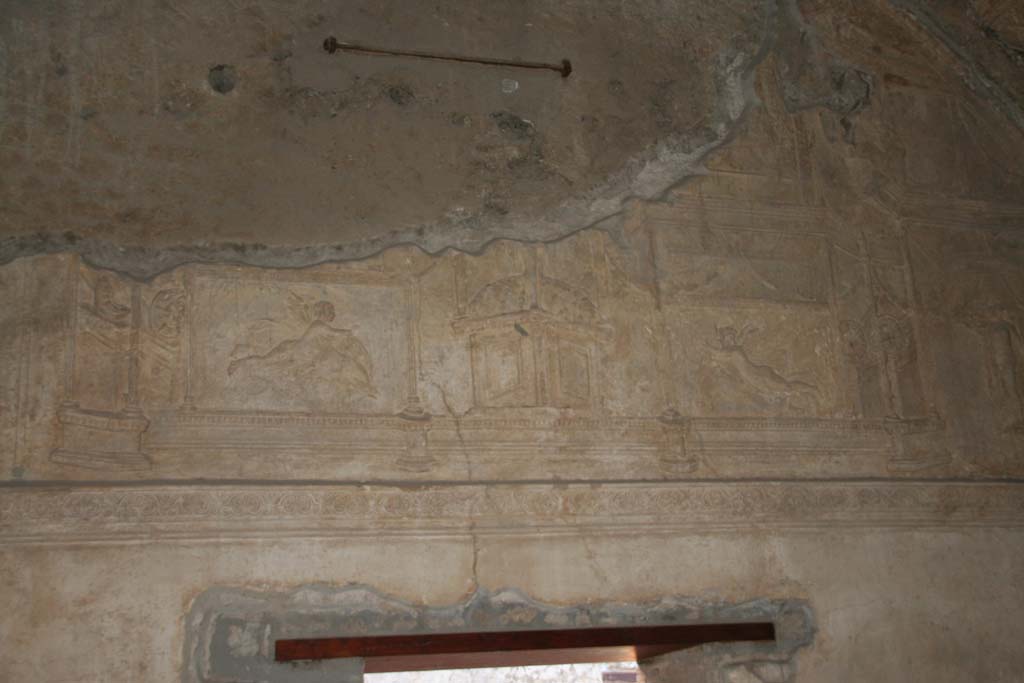 VII.1.8 Pompeii. April 2013. Detail of plaster on east end wall of men’s changing room 2. Photo courtesy of Klaus Heese.