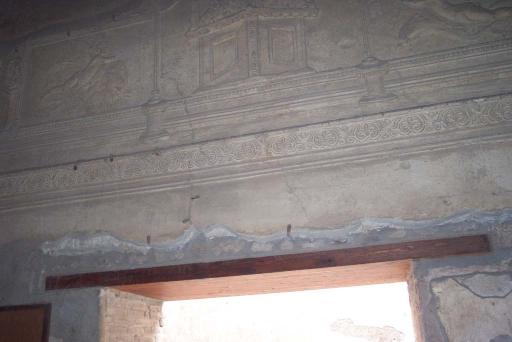 VII.1.8 Pompeii. January 2000. Detail of plaster on east end wall of men’s changing room 2. Photo courtesy of Klaus Heese.