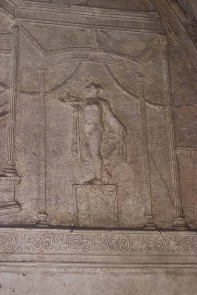 VII.1.8 Pompeii. September 2017.
Detail of stucco Satyr from south end of upper east wall of men’s changing room 2.
Photo courtesy of Klaus Heese.