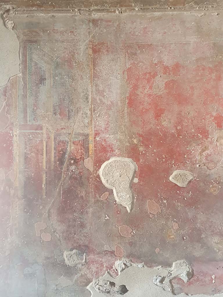 VII.1.8 Pompeii. July 2021. Detail of painted south wall in Vestibule 1.
Foto Annette Haug, ERC Grant 681269 DÉCOR