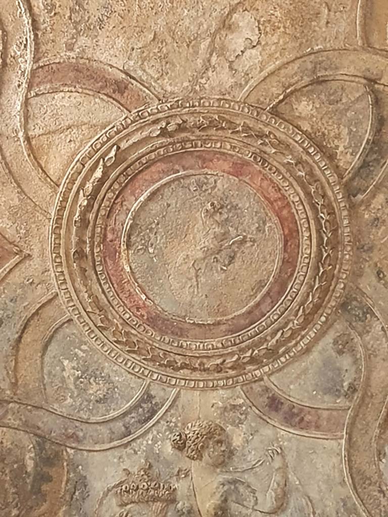 VII.1.8 Pompeii. July 2021. Detail of stucco from ceiling in vestibule 1.
Foto Annette Haug, ERC Grant 681269 DÉCOR