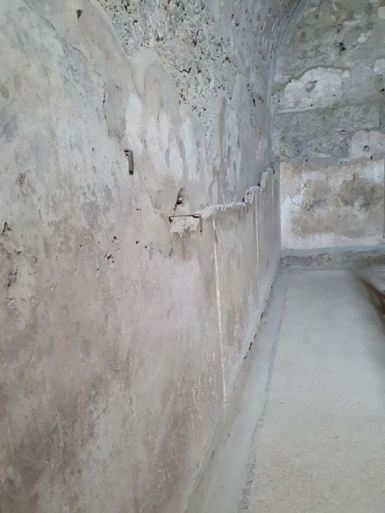 VII.1.8 Pompeii. July 2021. Tepidarium 10, looking east along north wall.
Foto Annette Haug, ERC Grant 681269 DÉCOR