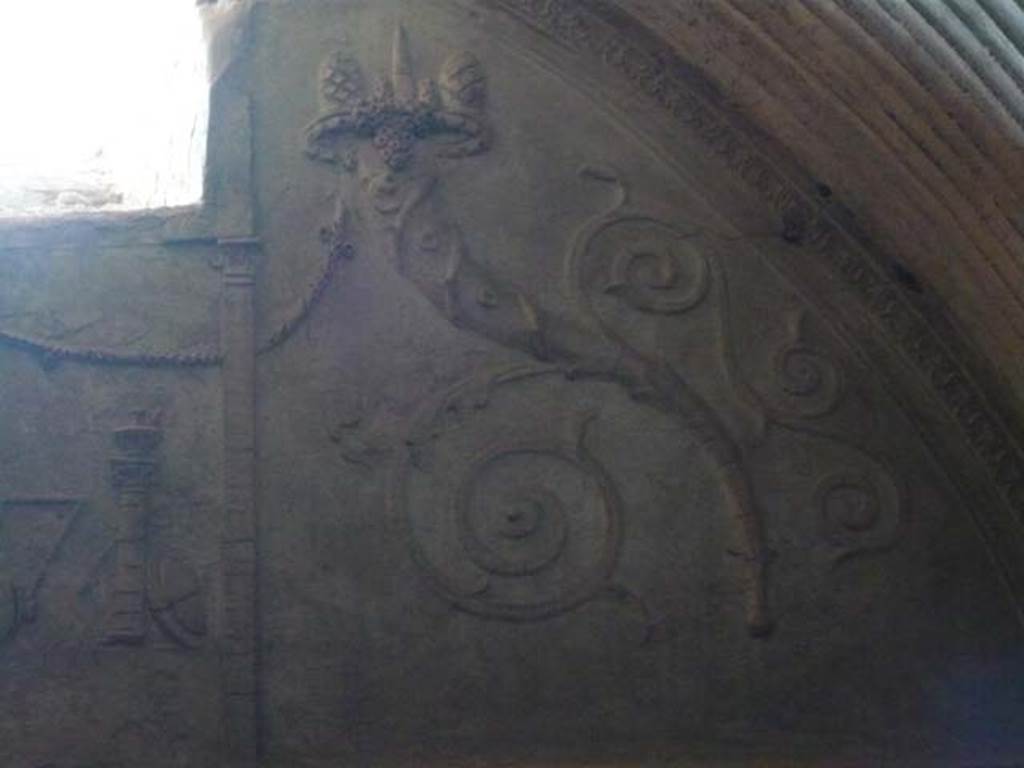 VII.1.8 Pompeii. May 2012. Detail of stucco decoration from north end of west wall of caldarium 9. Photo courtesy of Buzz Ferebee.