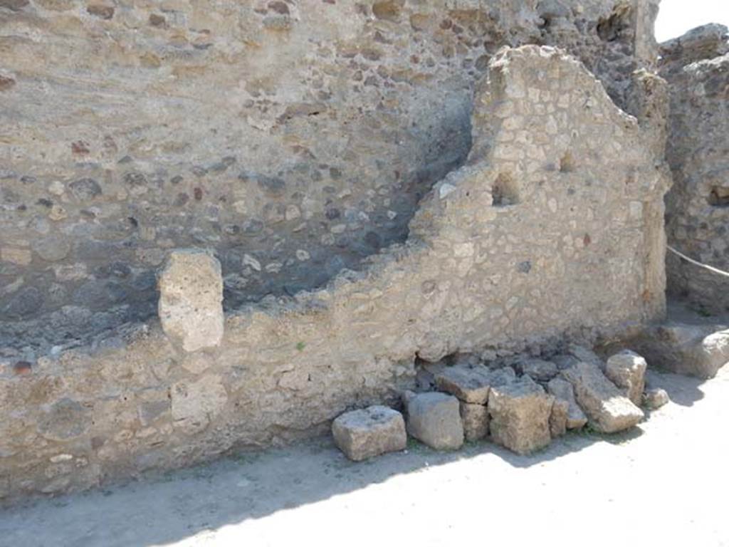 VII.1.17 Pompeii. May 2017. West end of south wall of room 21 of VII.1.47.
Behind the wall is a narrow passage that contains a lead pipe, which may be part of the Stabian Baths.
Photo courtesy of Buzz Ferebee.