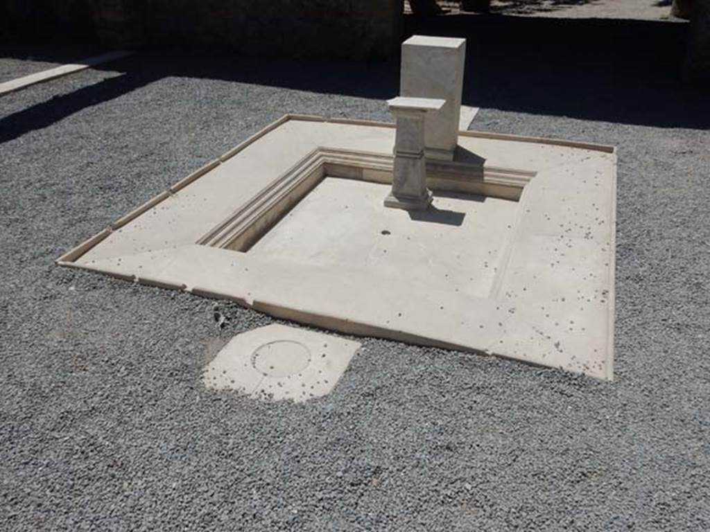 VII.1.25 Pompeii. May 2017. Looking west across impluvium in atrium 24, restored.
Photo courtesy of Buzz Ferebee.