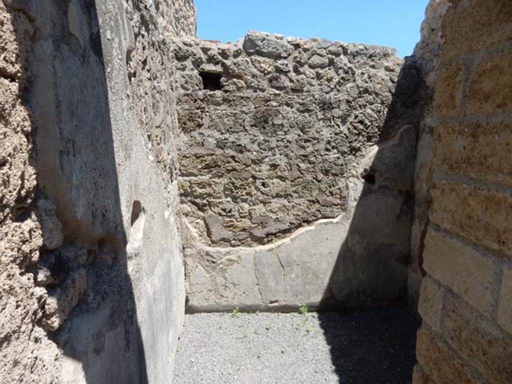 VII.1.25 Pompeii. May 2017. Looking east through doorway into small room/cupboard 25 on south side of entrance corridor.
Photo courtesy of Buzz Ferebee.
According to Niccolini –
The signs of many holes in the walls of the room No. 4, (our 25), point out that here were fixed several shelves placed to store unknown objects.
It seems to us this little room was too far from the kitchen of the house at VII.1.46, to be able to believe it was used as a room for serving up, as was the opinion of Sig. Minervini. Here at the height of approx. 4.5metres four skeletons were found, and a fifth was lying across a tunnel made in the wall that divides this from the adjoining room No. 5 (our 26).
(“I segni di molti buchi operati sulle pareti della stanzetta no.4, (nostro numero 25), additano che ivi eran collocati vari scaffali atti a riporvi chi sa quali oggetti. A noi sembra questa stanzetta troppo lungi dalla cucina della casa no.16 (forse ambiente 16) per poterla credere designata a servir di dispensa come opinasi dal sig. Minervini. Quivi all’altezza di palmi 17 si rinvennero quattro scheletri, ed un quinto era giacente attraverso un traforo fatto nel muro che divide questa con la contigua stanzetta no.5.”)
See Niccolini F, 1854. Le case ed i monumenti di Pompei: Volume Primo. Napoli, Strada Stabiana, Casa numero 57, p.2.