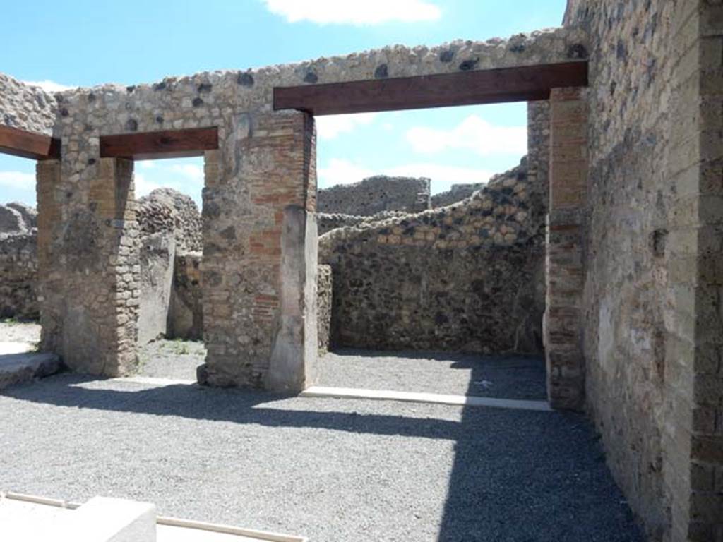 VII.1.25 Pompeii. May 2017.
Looking south-east across atrium 24 to rooms 29, cubiculum, and room 30, an ala. Photo courtesy of Buzz Ferebee.
According to Niccolini –
The other two small rooms which give onto the atrium marked by numbers 7 and 9 (our rooms 30 and 28) were decorated with several paintings.
The very spacious entrance to the one in the wall located to the right, (think he is talking about our room 30) has no vestiges of closure on its marble threshold. The zoccolo/plinth, however, was adorned with green painted plants and birds. On the walls, are painted panels in yellow, red, and white, and candelabra, and festoons, and domestic birds, and the human-headed Sphinx, and whimsical architectures and landscapes.
All this makes this little room rather charming, which certainly would have been an ala of the atrium, while the room that was facing and corresponding to the ala across the atrium on its wall to the right, was a cubiculum 9 (our room 28).
(“Le altre due piccole stanze che dan sull’ atrio segnate co’ numeri 7 e 9 ornate sono da svariati dipinti. (nostri ambienti 30 e 28).
L’ingresso assai spazioso di quella nel muro a destra situata, non ha vestigia di chiusura sulla sua soglia di marmo.
Lo zoccolo pero era ornato da verdi piante e da augelli. Sulle pareti scompartite di giallo, di rosso, e di bianco son dipinti e candelabri, e festoni, e domestici uccelli, e l’androsfinge, e capricciose architetture e paesaggi.
Tutto ciò fa vaga assai questa stanzetta che certo un’ala dell’atrio esser doveva, mentre l’ala che le sta rimpetto e che pur nell’atrio corrisponde, sul suo muro a destra, era un cubicolo 9 (ambiente 28 sulla nostra pianta)”.
See Niccolini F, 1854. Le case ed i monumenti di Pompei: Volume Primo. Napoli, Strada Stabiana, Casa numero 57, Strada Stabiana, Casa numero 57, p.2.