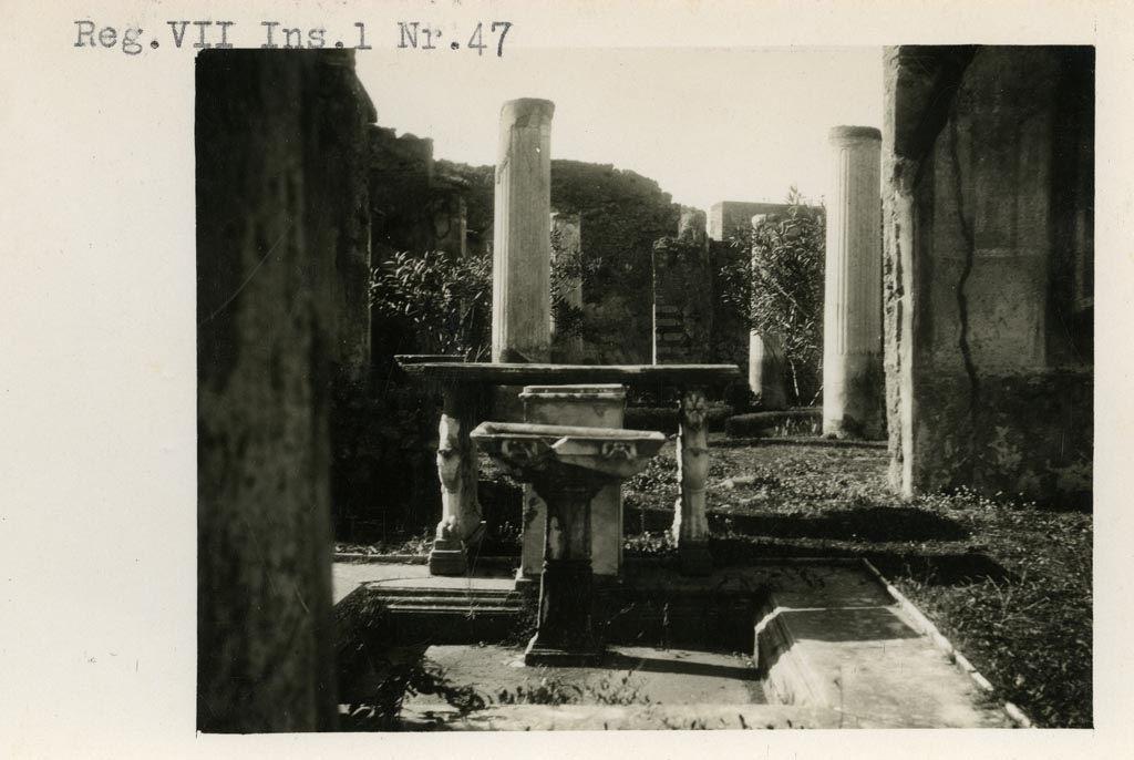 VI.1.25 Pompeii, but shown as VII.1.47 on photo. Pre-1937-39. Atrium 24, looking west from impluvium through doorway to peristyle 31.
Photo courtesy of American Academy in Rome, Photographic Archive. Warsher collection no. 1509.