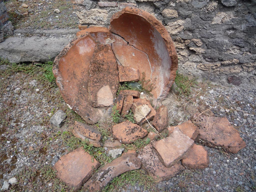 VII.1.36 Pompeii. October 2009.
Looking north towards doorway leading to south-west end of atrium, and broken terracotta pot. Photo courtesy of Jared Benton.