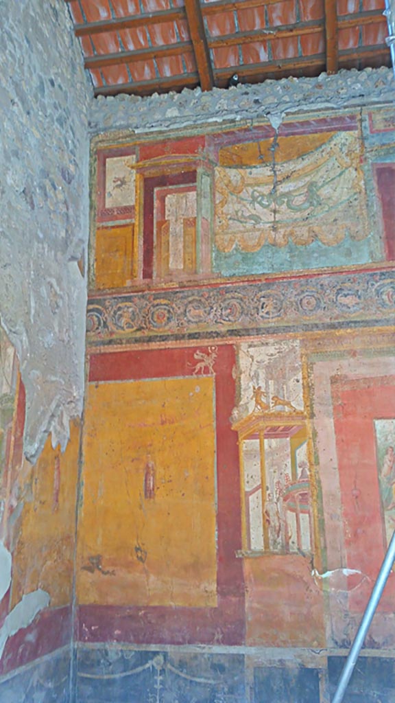 VII.1.47 Pompeii, May 2017.
Exedra 10, north-west corner. Photo courtesy of Giuseppe Ciaramella.