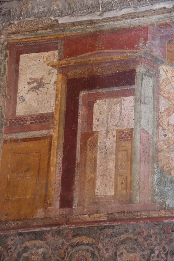 VII.1.47 Pompeii. September 2017. Exedra 10, detail from upper north wall at west end.
Photo courtesy of Klaus Heese.