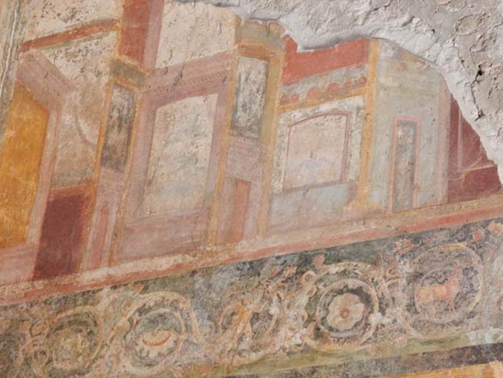 VII.1.47 Pompeii, May 2018. Exedra 10, detail from upper east wall in north-east corner.
Photo courtesy of Buzz Ferebee.